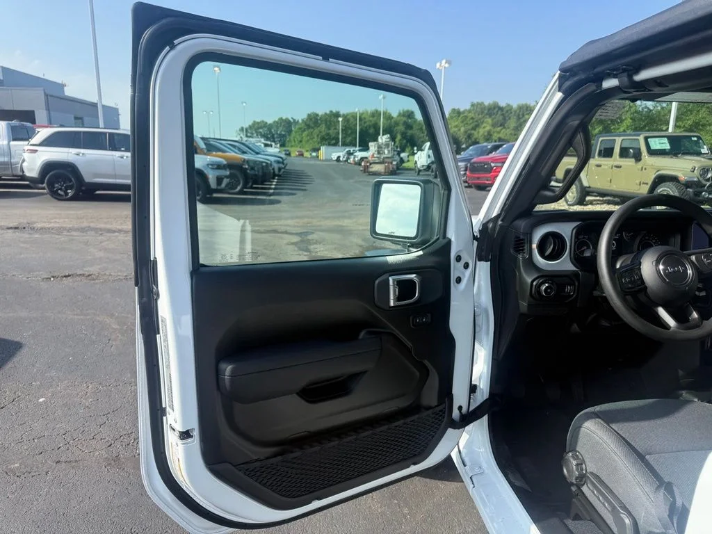New 2026 Bright White Clear-Coat Exterior Paint Jeep Sport image 13