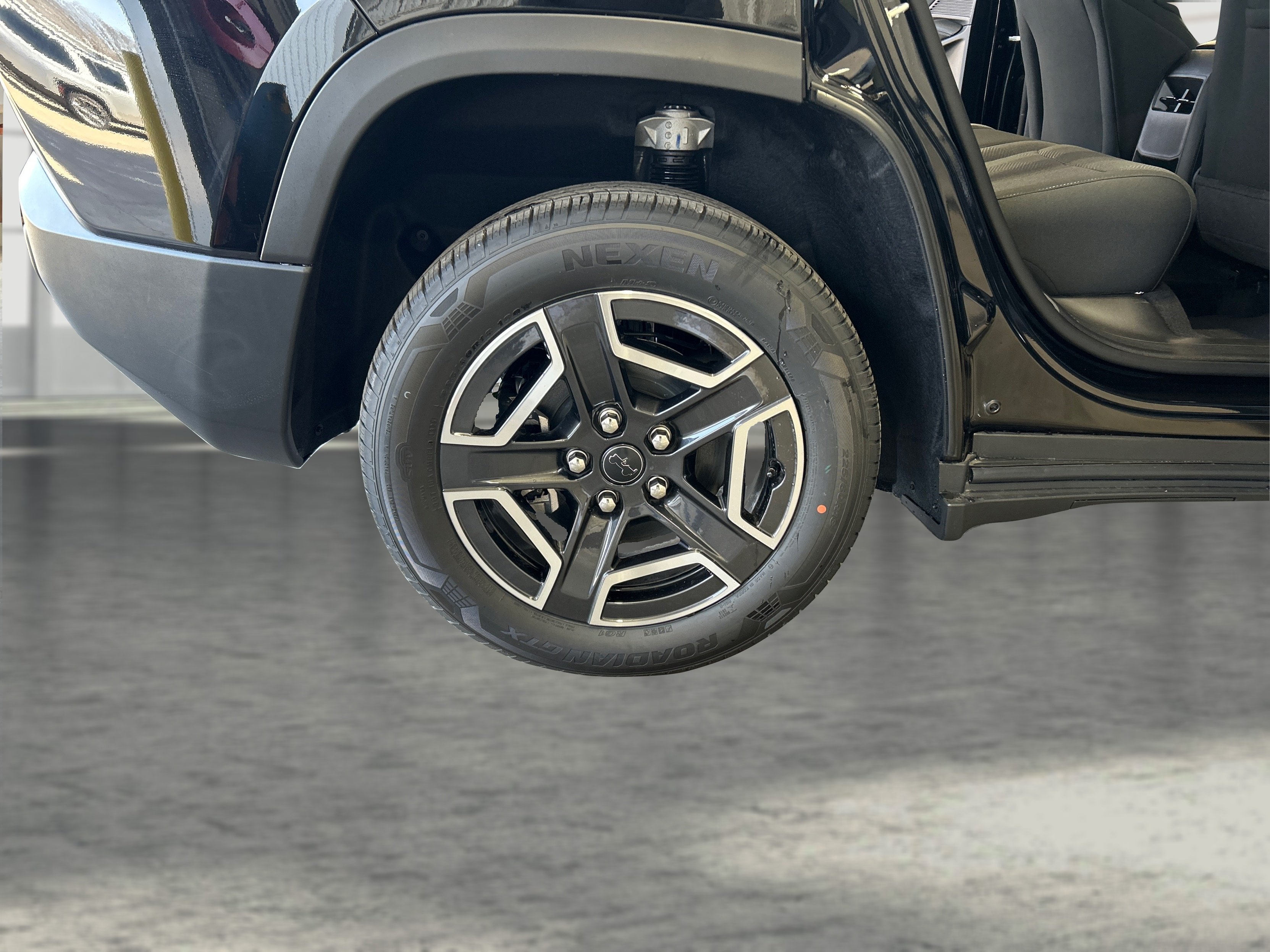 New 2026 Diamond Black Crystal Pearl-Coat Exterior Paint Jeep Laredo image 21