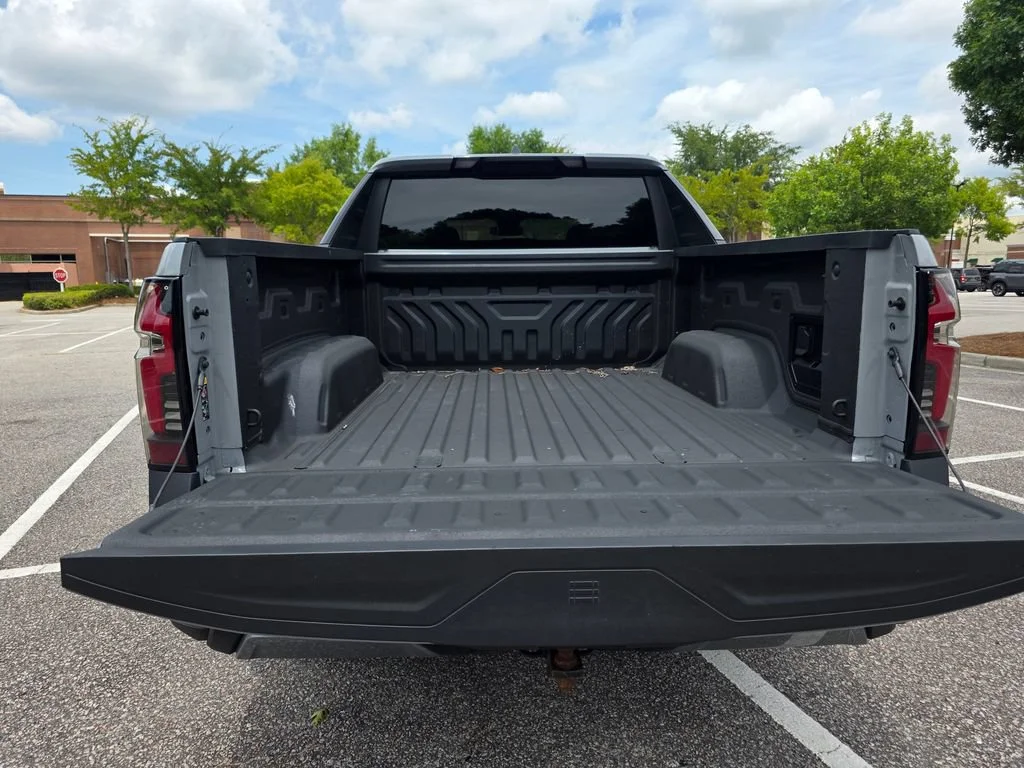 Used 2026 Slate Gray Metallic Chevrolet LT - Standard Range image 33