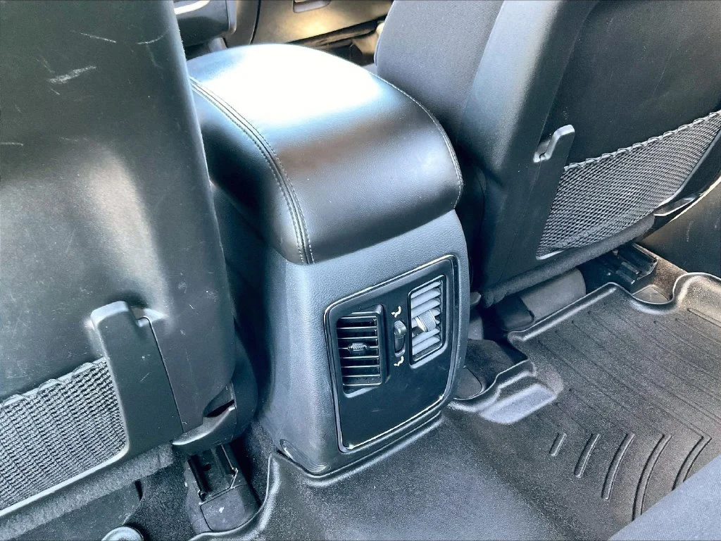 Used 2019 Redline 2 Coat Pearl Dodge SXT image 10