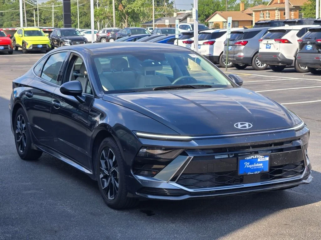 Used 2025 Gray Hyundai SEL image 3