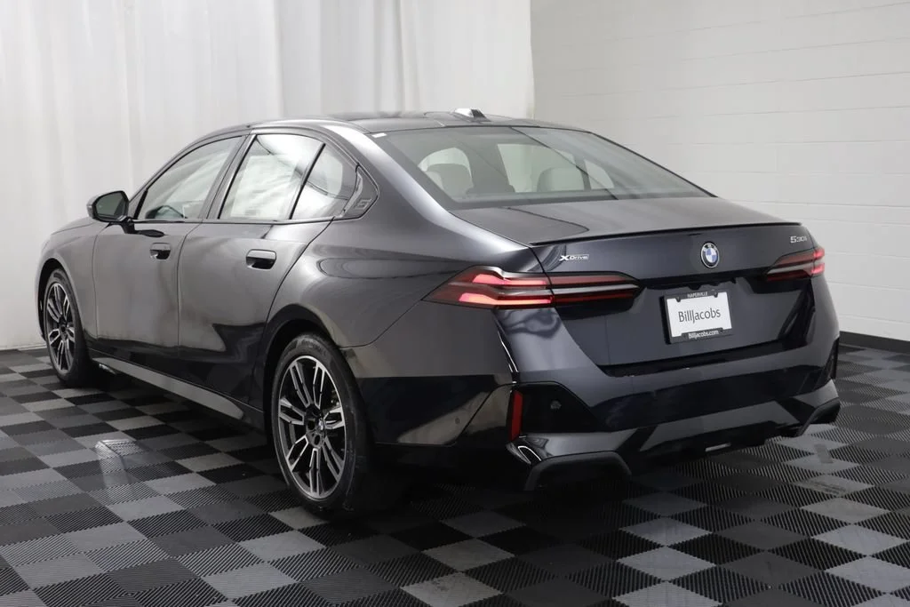 New 2027 CARBON BLACK BMW 530i xDrive image 16