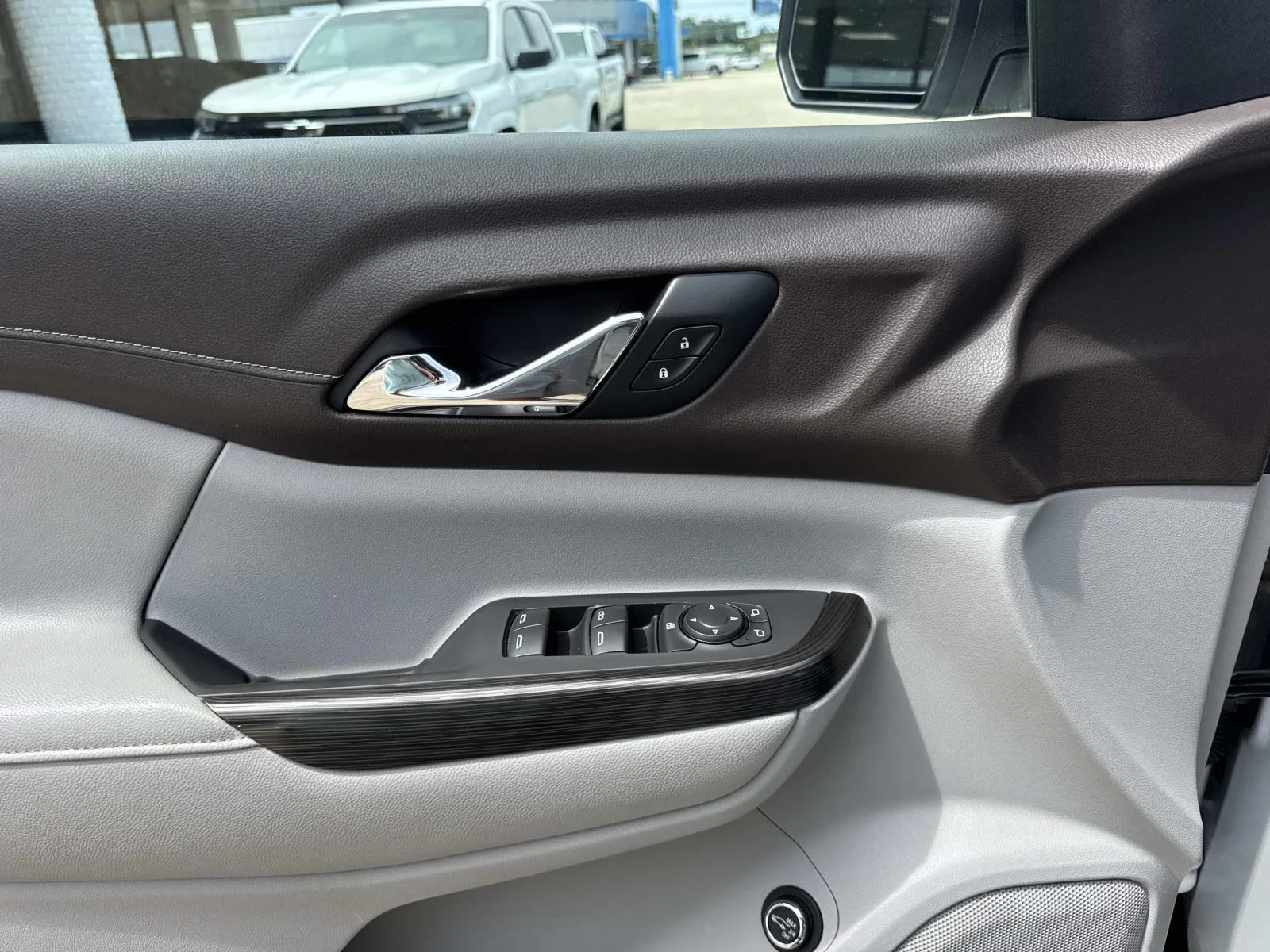 Used 2019 White GMC SLT image 19