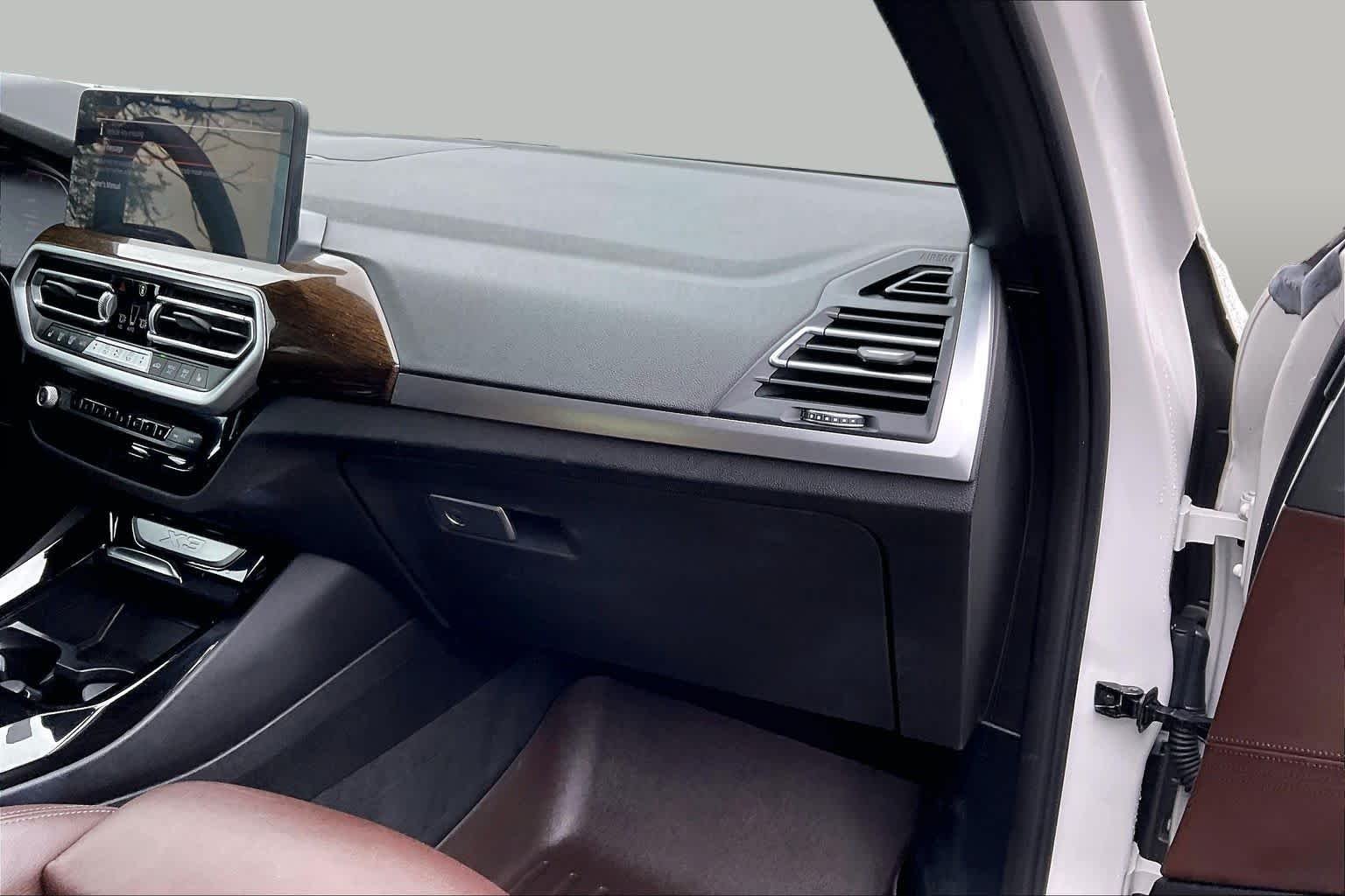 Used 2022 Mineral White Metallic BMW xDrive30i image 18