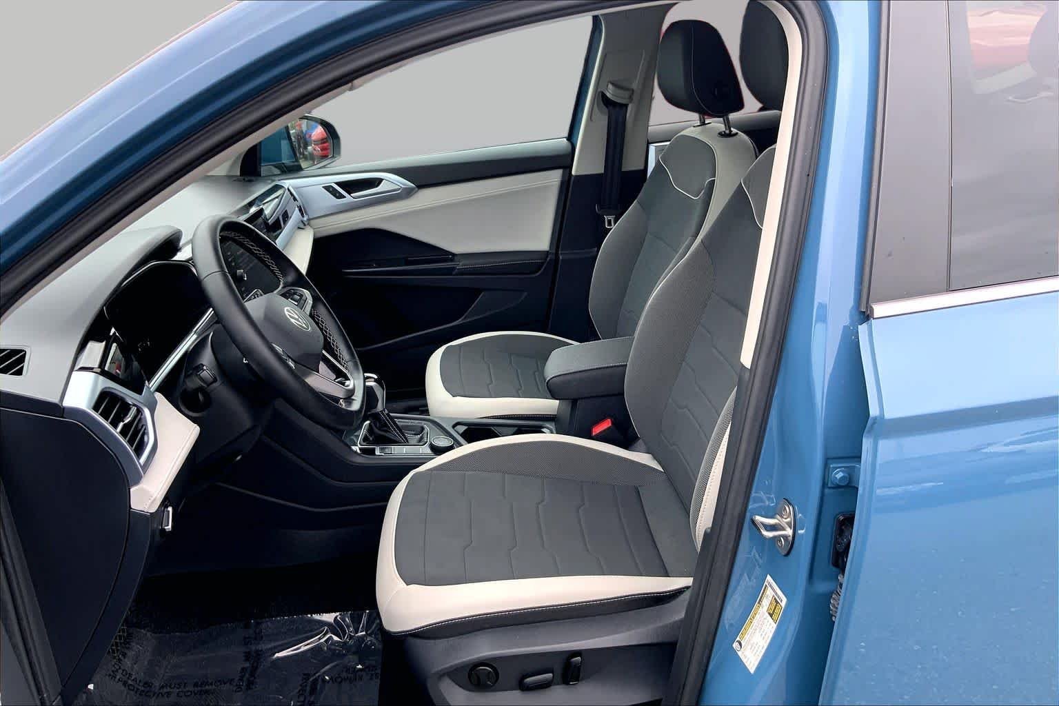 Used 2025 Monterey Blue Pearl Volkswagen SE image 8