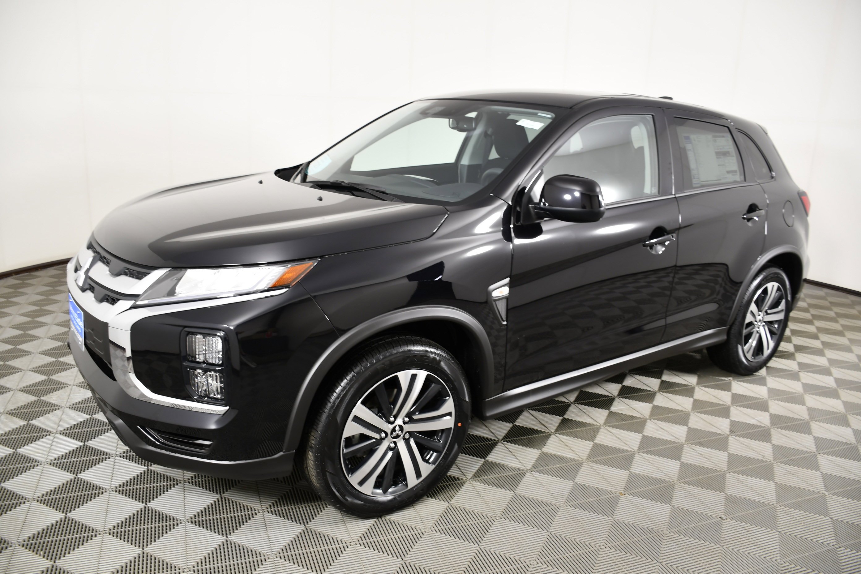 New 2026 Labrador Black Pearl Mitsubishi ES image 10