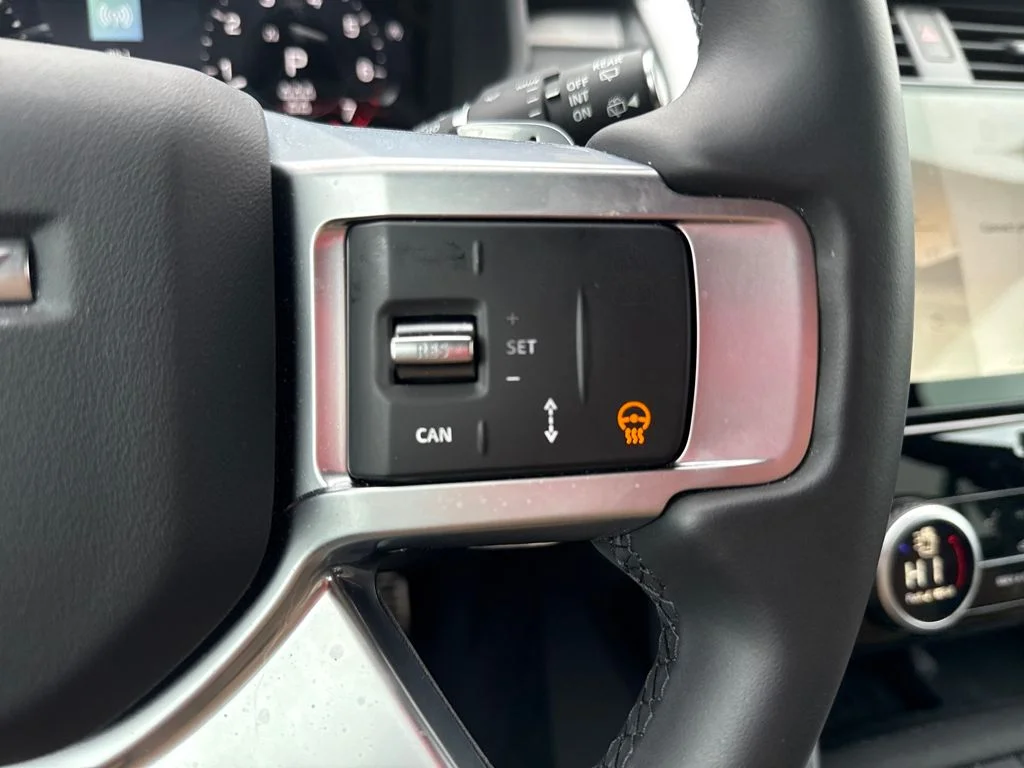 Certified Used 2025 White Land Rover Dynamic SE image 23