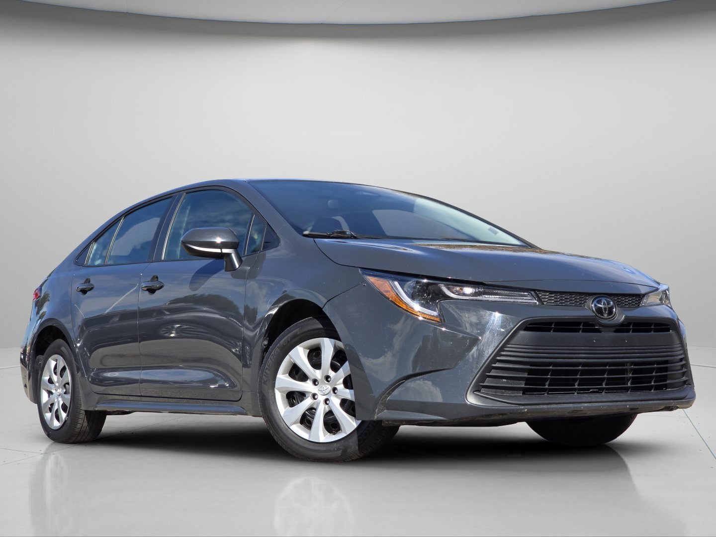 Used 2025 Underground Toyota LE image 2