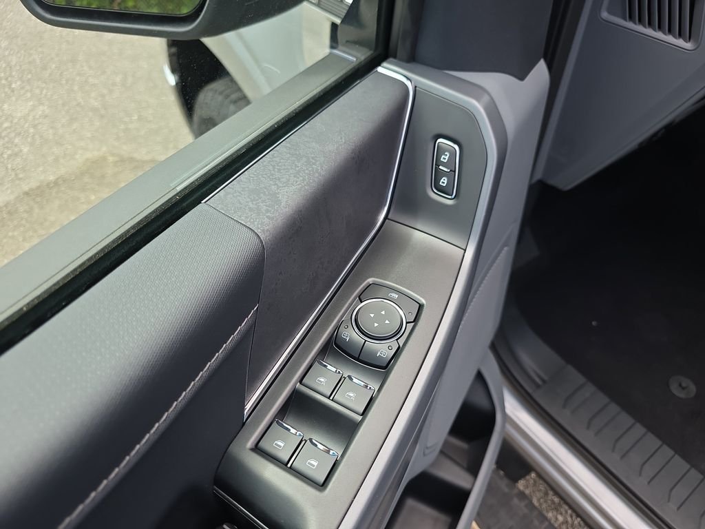 Used 2025 Silver Ford XLT image 18