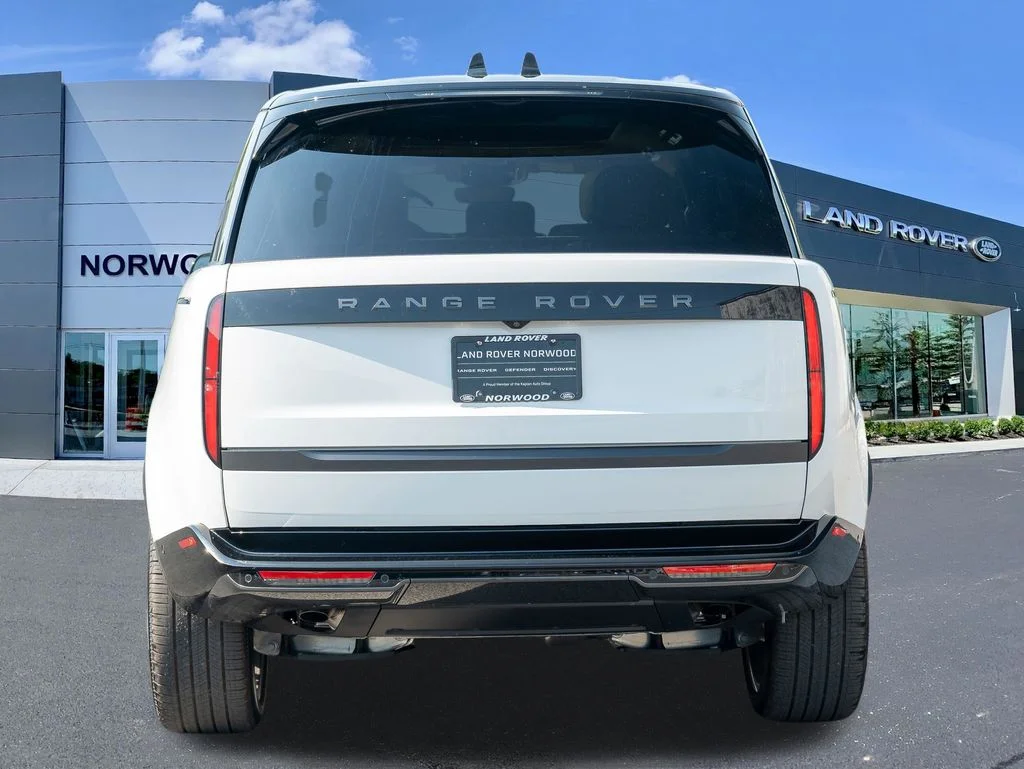New 2026 Fuji White Land Rover SE image 5