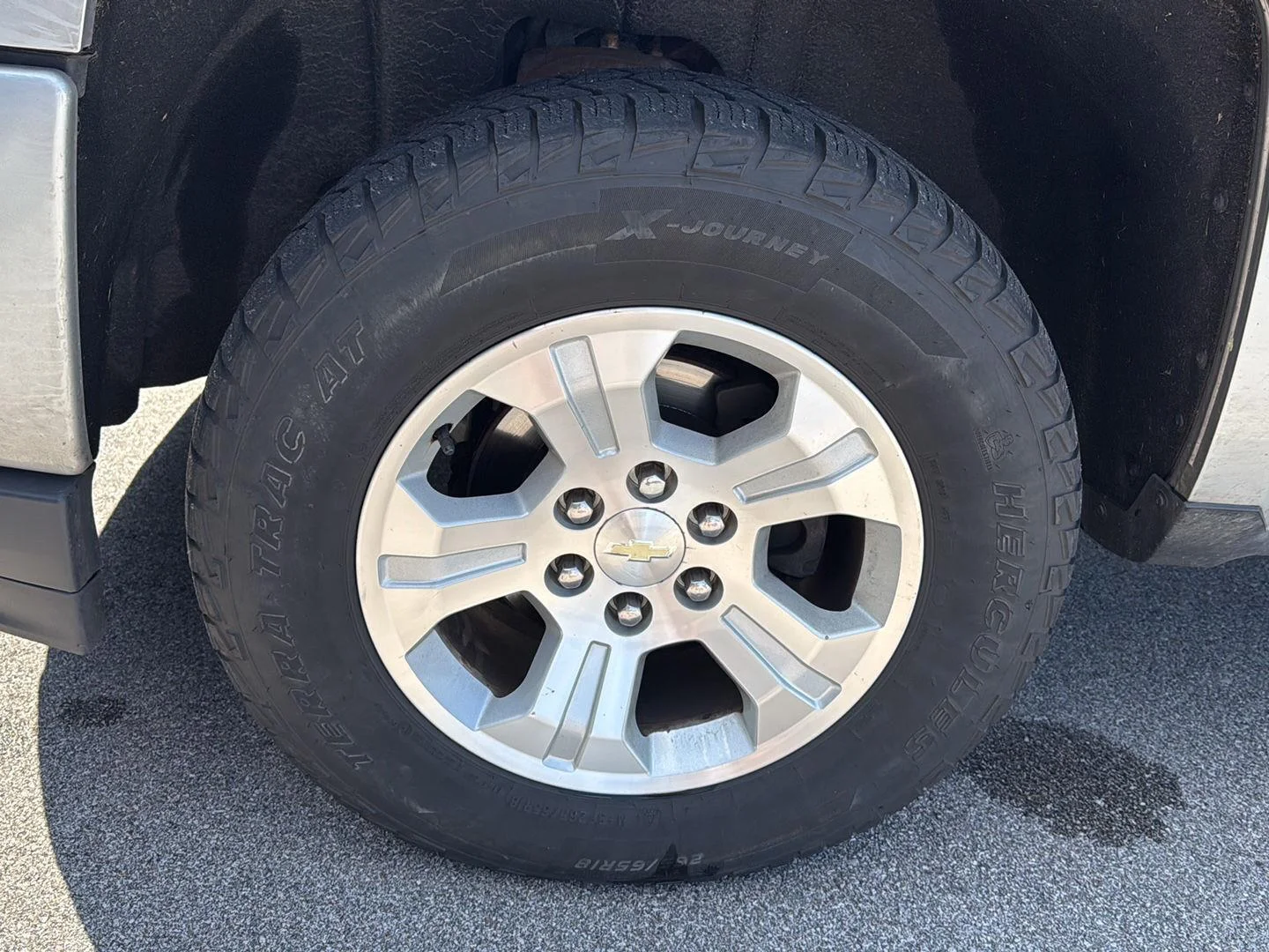 Used 2018 Silver Ice Metallic Chevrolet LT image 15