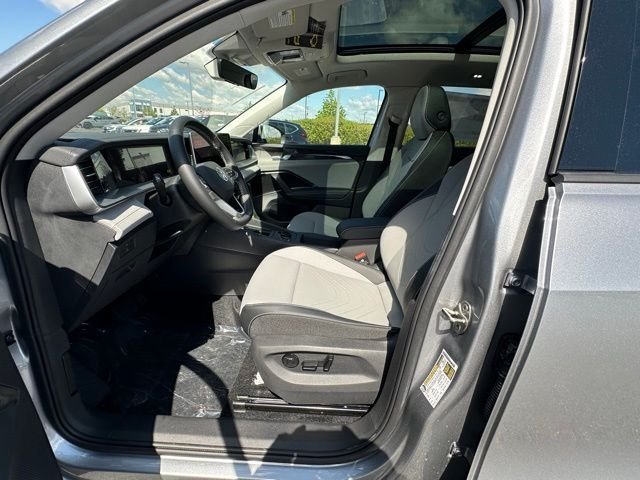 New 2026 Pyrite Silver Metallic Volkswagen 2.0T SE image 23