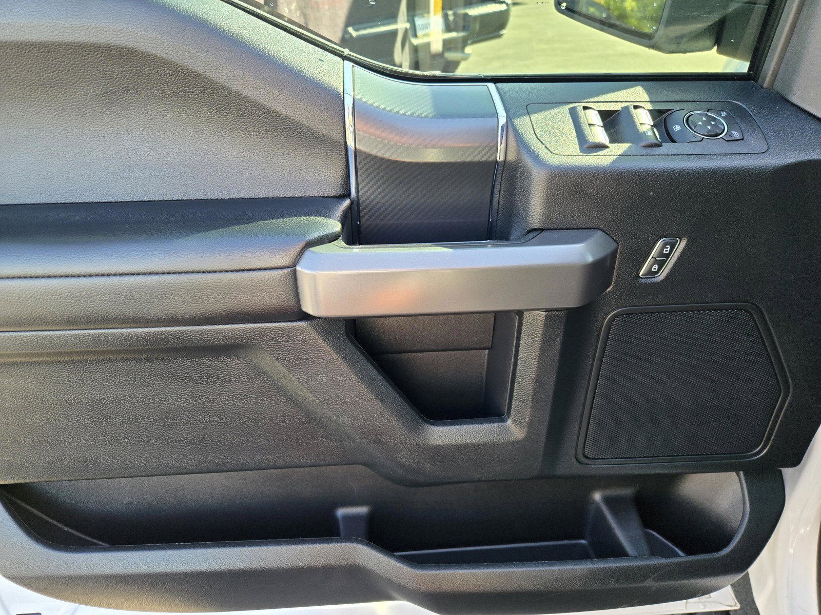 Used 2020 White Ford LARI image 17
