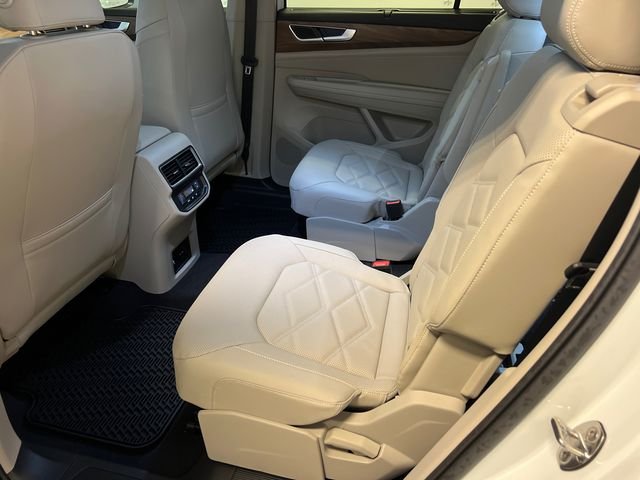 New 2026 White Volkswagen 2.0T SE w/Technology image 10