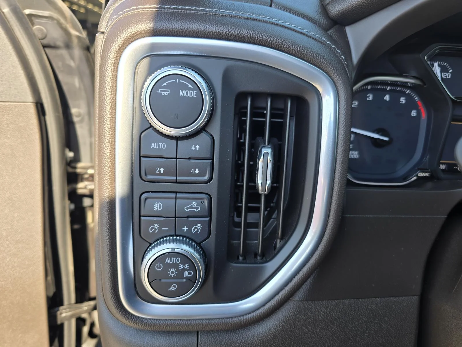 Used 2020 DEEP MAHOGANY METALLIC GMC SLT image 15