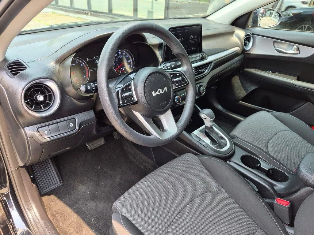 Used 2023 Black Kia LXS image 12