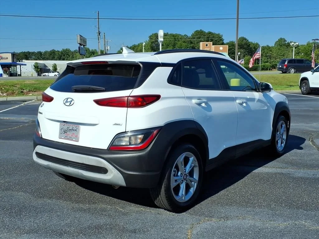 Used 2023 White Hyundai SEL image 19