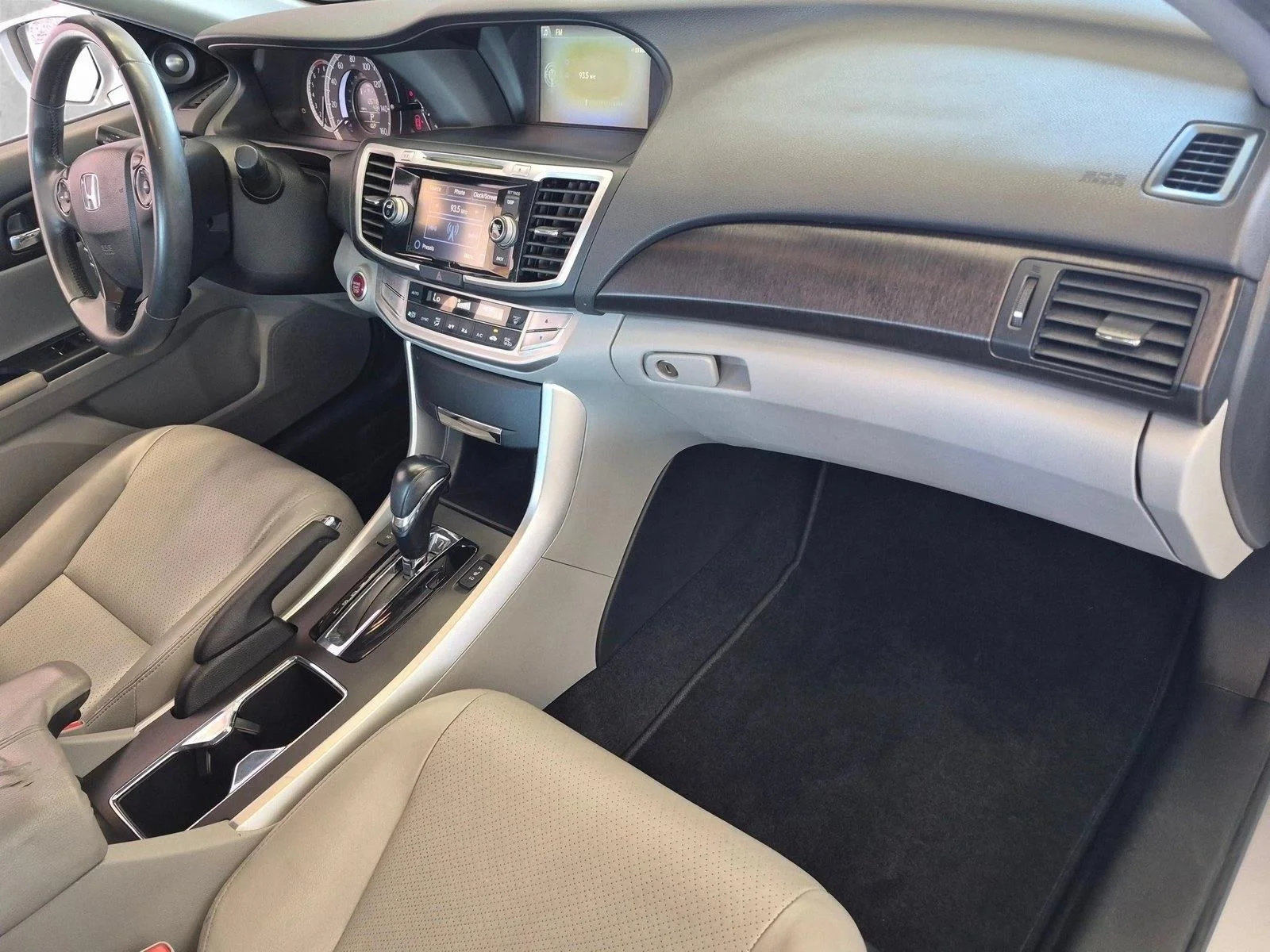 Used 2014 Silver Honda EX-L image 18