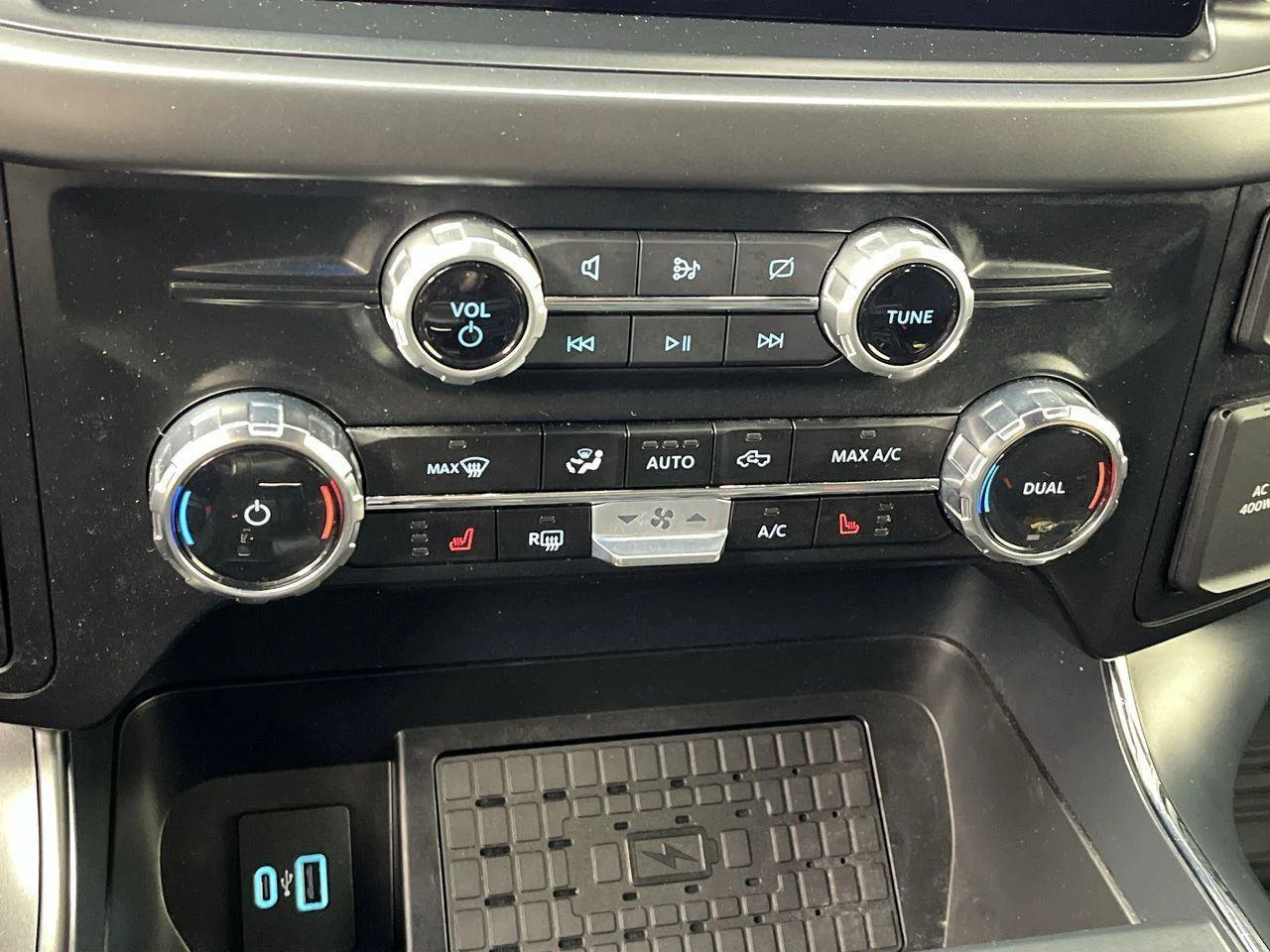 Used 2024 Black Ford XLT image 23