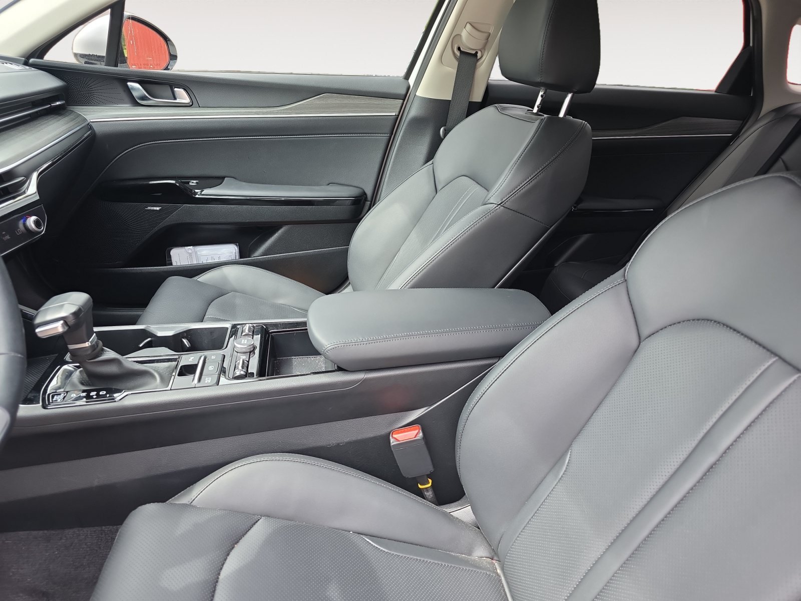 Certified Used 2025 Snow White Pearl Kia EX image 21