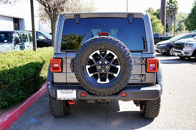 New 2026 Granite Crystal Metallic Clear-Coat Exterior Paint Jeep Rubicon image 10