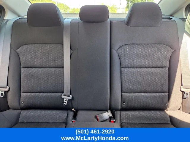 Used 2018 Quartz White Pearl Hyundai SE image 10