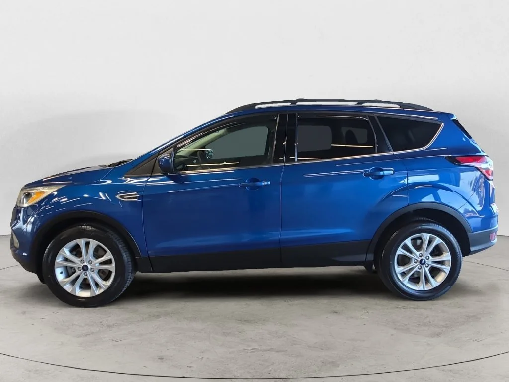 Used 2018 Blue Ford SE image 12