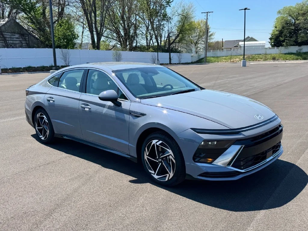 Used 2026 Blue Hyundai SEL Sport image 2
