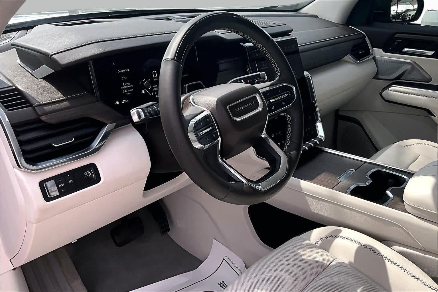Used 2024 Sterling Metallic GMC FWD Denali image 18