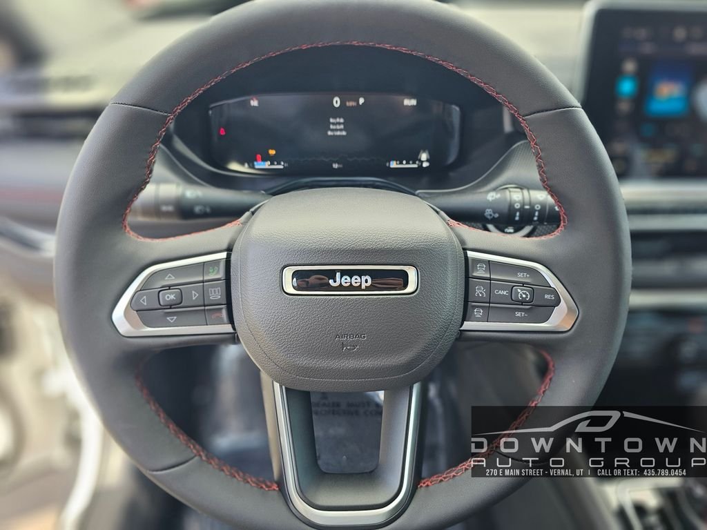 New 2026 Bright White Clear-Coat Exterior Paint Jeep Trailhawk image 17