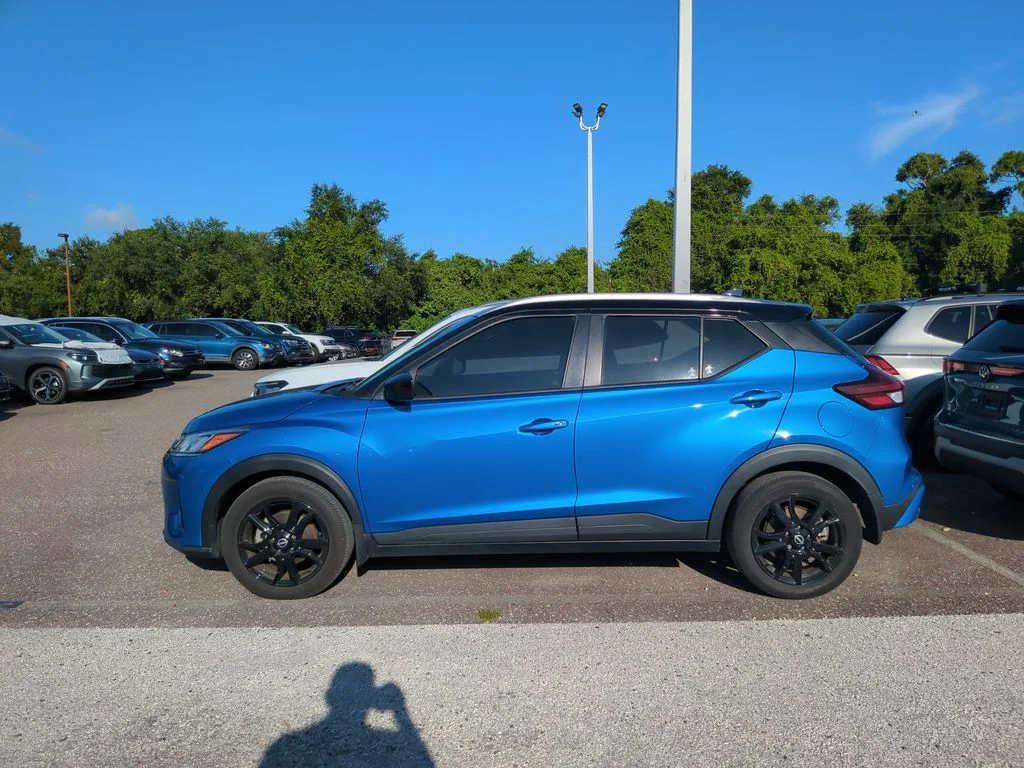 Used 2023 Blue Nissan SV image 2