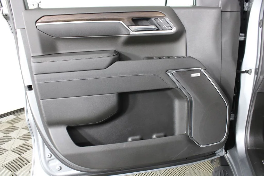 2026 GMC Sierra 1500 SLT - Photo 10