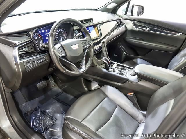 Used 2024 Argent Silver Metallic Cadillac Premium Luxury image 17