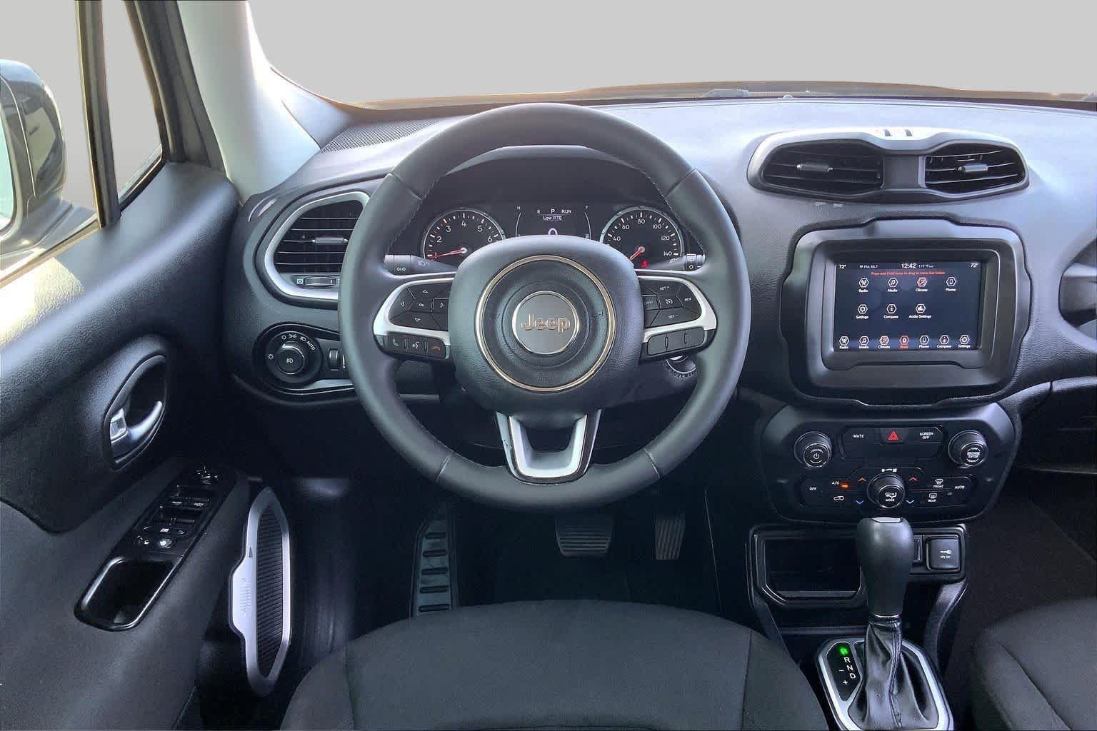 Pre-Owned 2018 Jeep Renegade Latitude