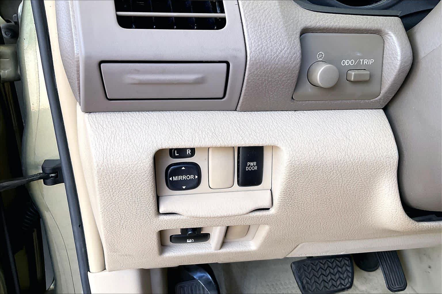 Used 2008 Desert Sage Metallic Lexus  image 30