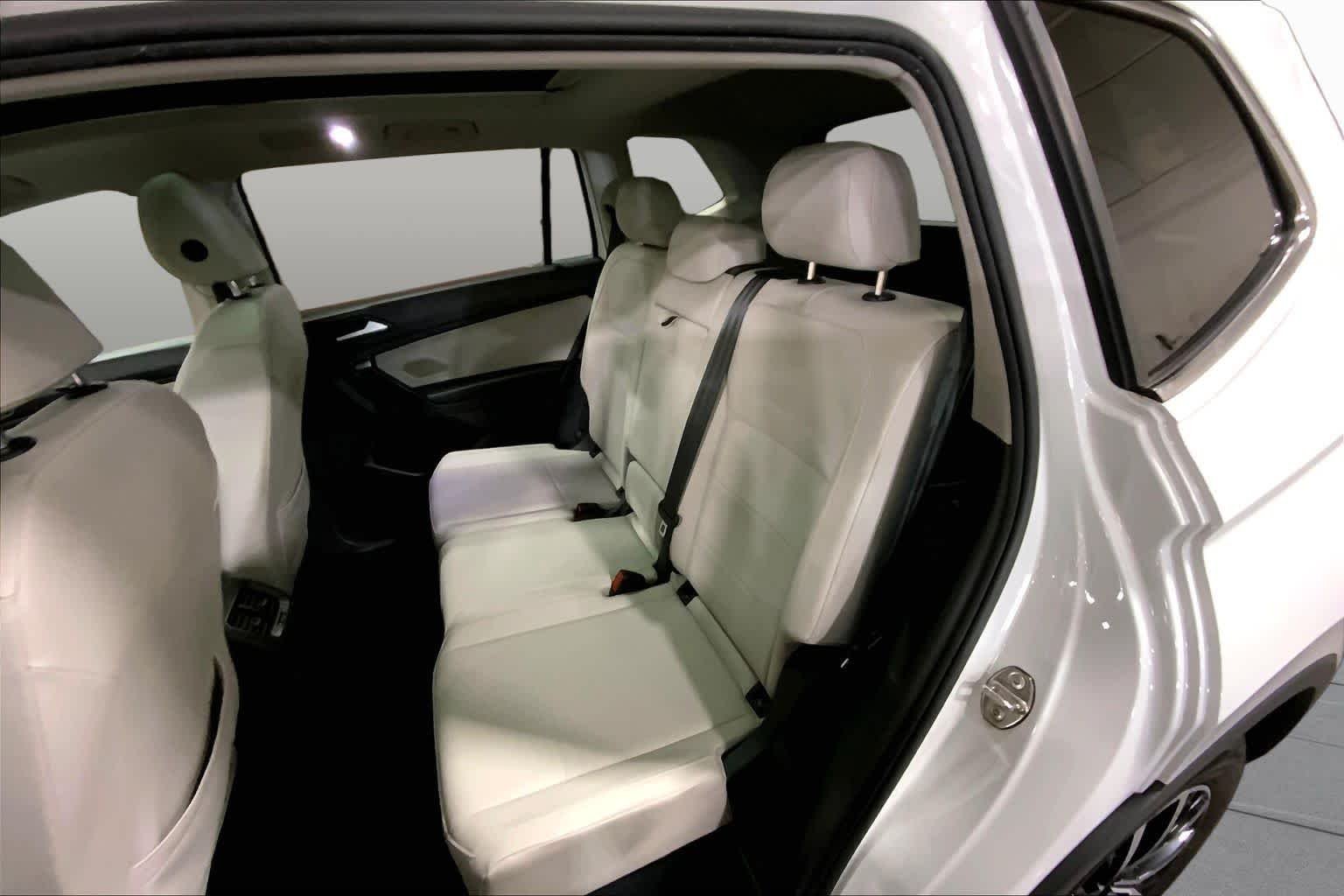 Used 2021  Volkswagen SE image 21
