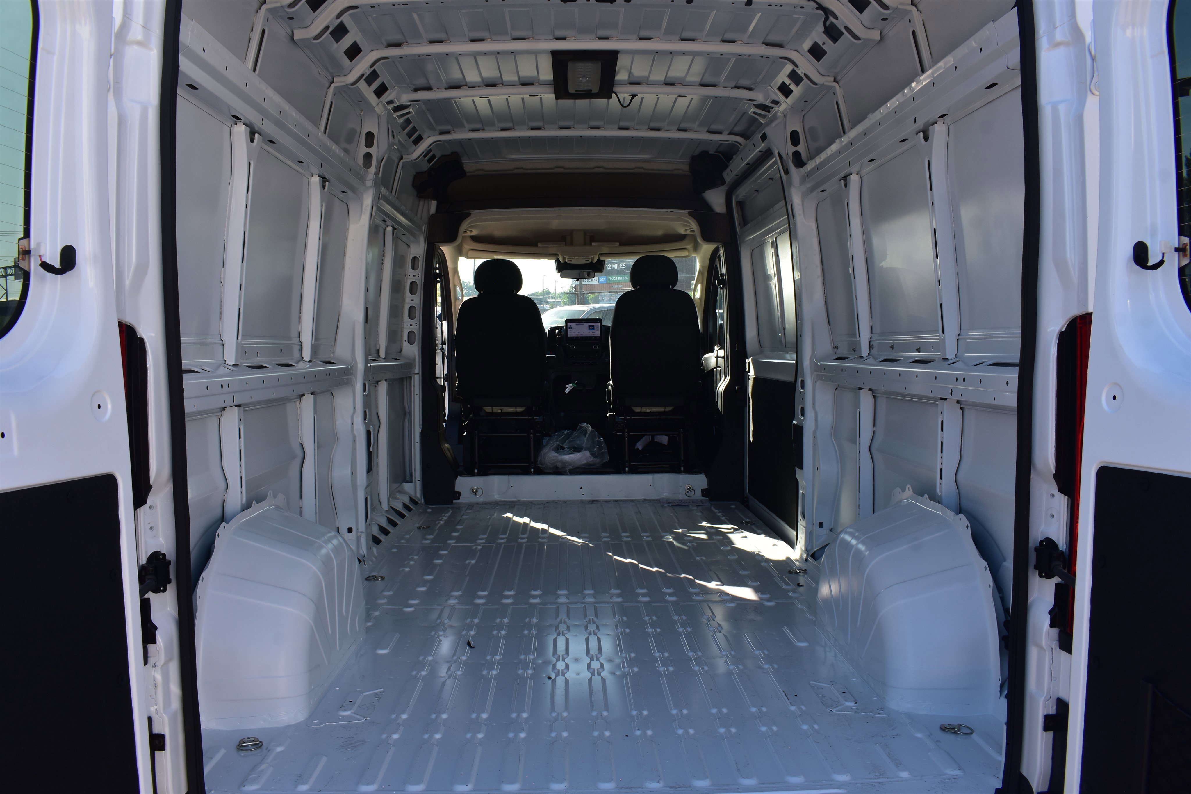 New 2026 Bright White Clear-Coat Exterior Paint RAM Tradesman image 14