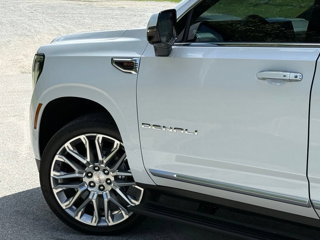 2026 GMC Yukon Denali - Photo 8