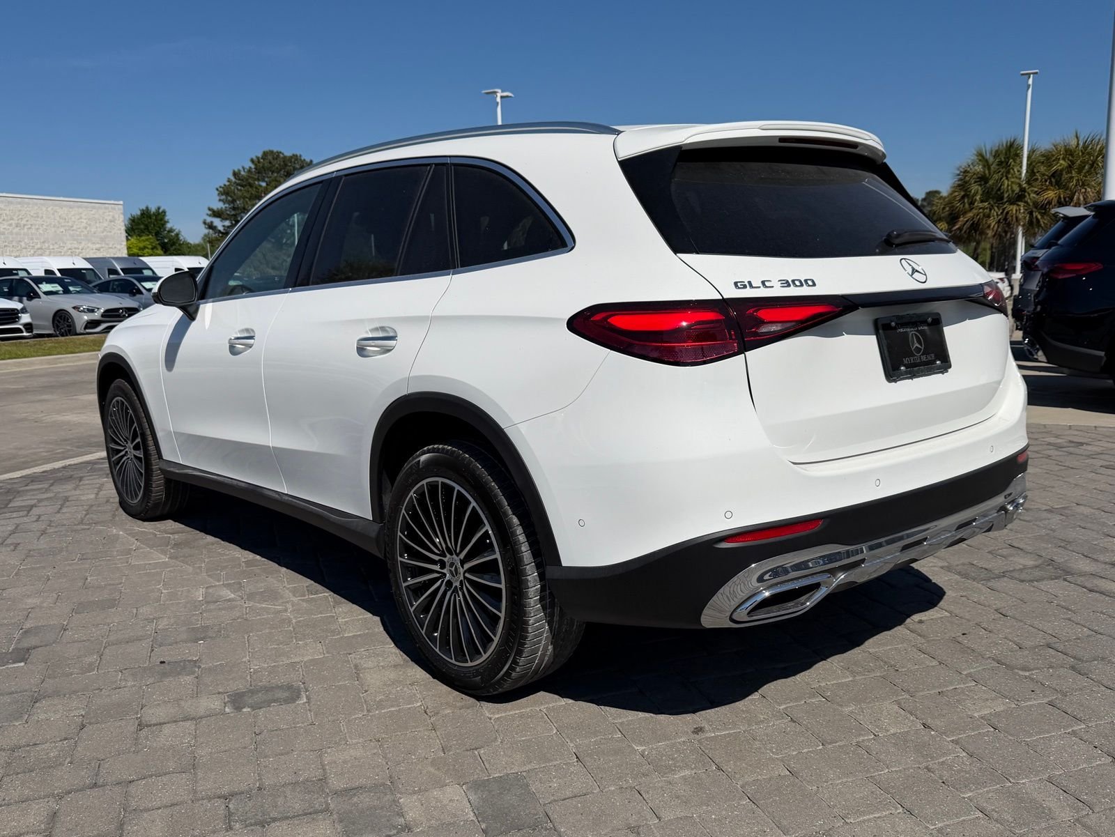 New 2026 Polar White Mercedes-Benz GLC 300 image 11