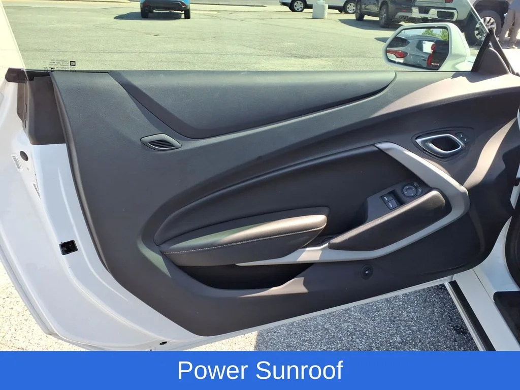 Used 2023 White Chevrolet 1LT image 19