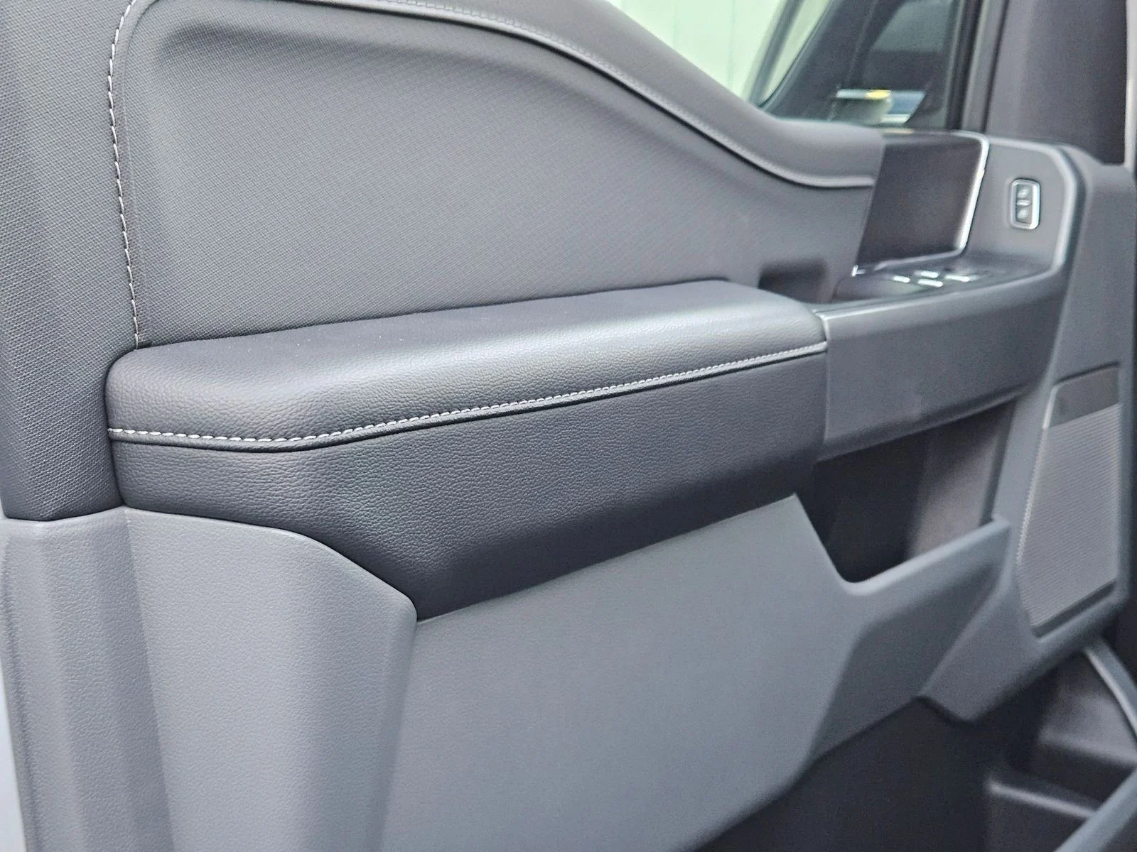 New 2025 Space White Metallic Ford Flash™ image 12