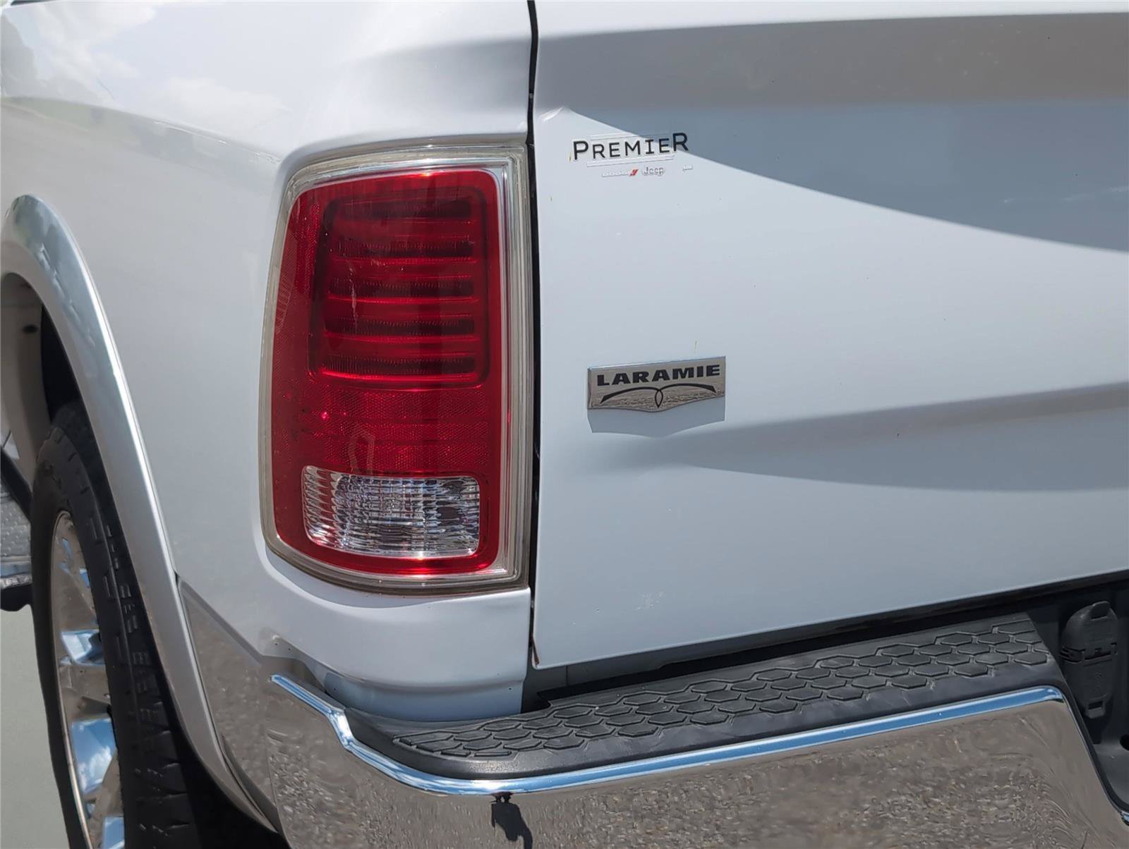 Used 2015 Bright White Clearcoat Ram Laramie image 9