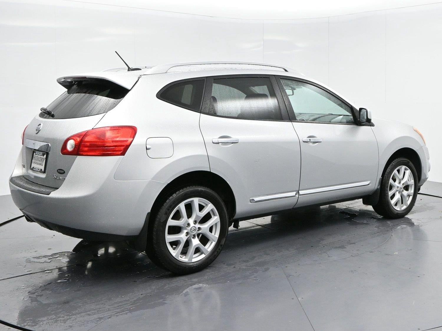 Used 2013 Brilliant Silver Nissan SL image 7
