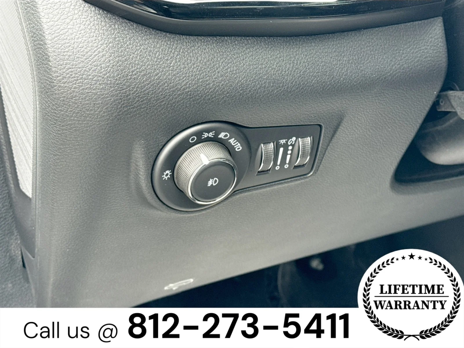 New 2026 Bright White Clearcoat Jeep Latitude Altitude image 10