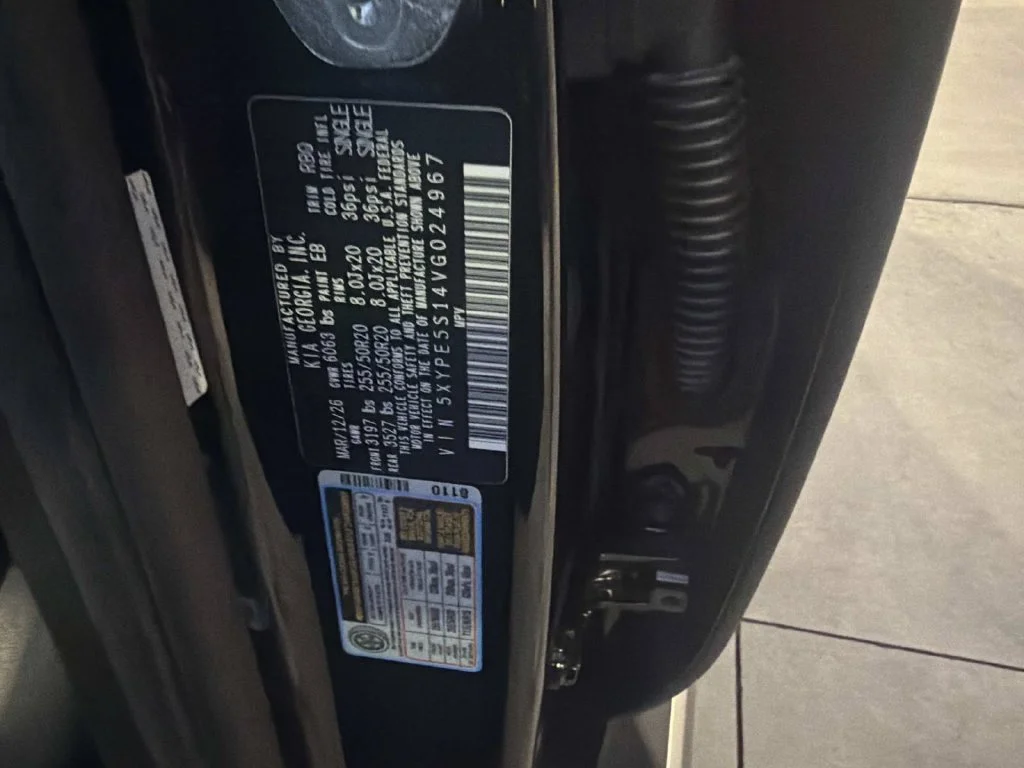 Used 2027 Black Kia S image 32