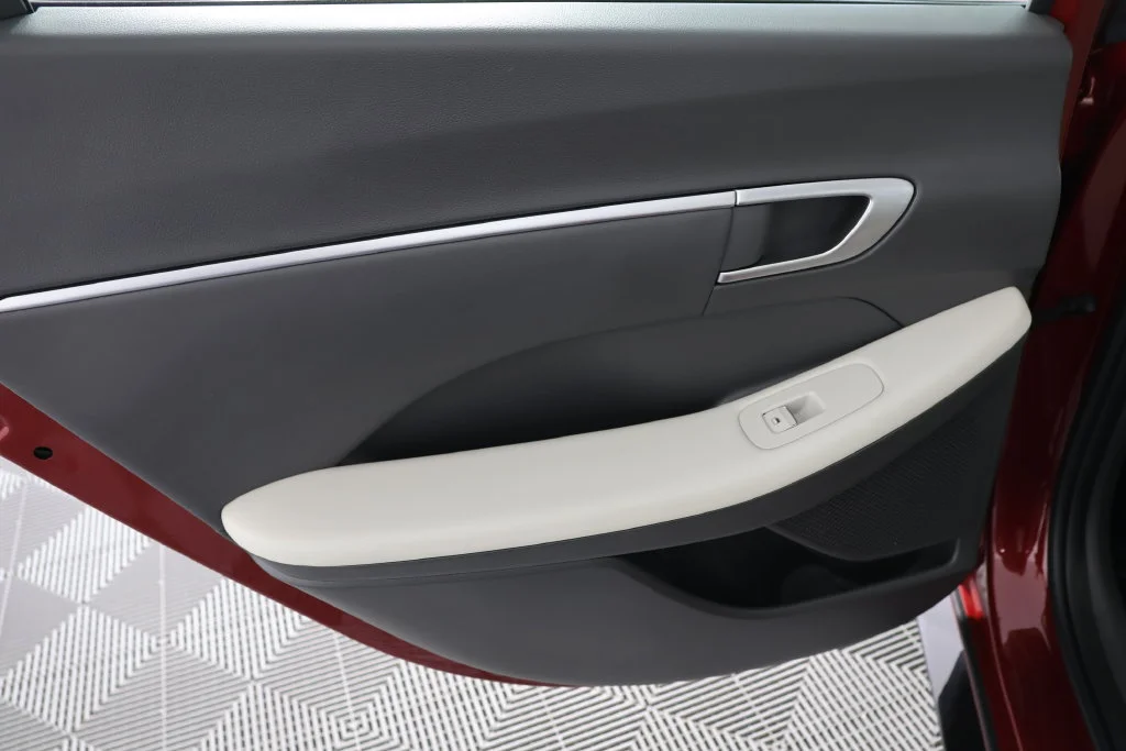 Used 2025 Red Hyundai SEL image 25
