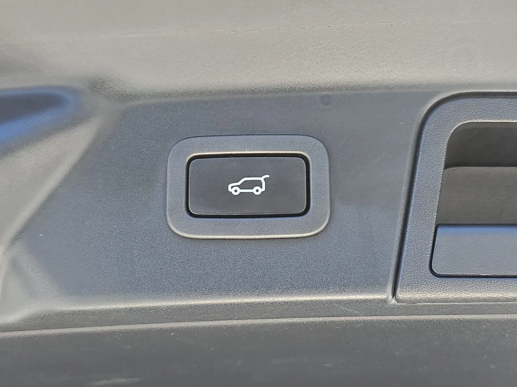 Used 2020 Gray Land Rover S image 16