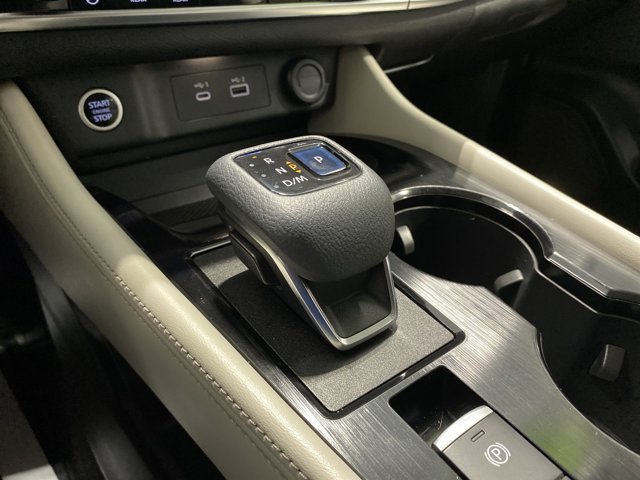 Used 2021 Pearl White Tricoat Nissan SL image 15