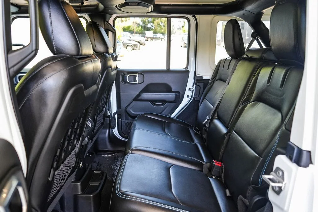 Used 2022 White Jeep Unlimited Rubicon 4xe image 17