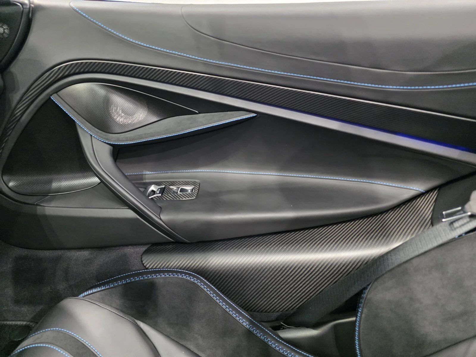 Used 2024 MSO Mexico Blue McLaren Spider image 12